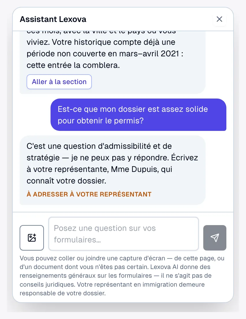 Clavardage de l'assistant Lexova : une réponse fondée sur le dossier au sujet de la section 8 du formulaire IMM 5669 avec un bouton « Aller à la section », puis une question d'admissibilité refusée et marquée « Transmis à votre représentant », un bouton pour joindre une capture d'écran et l'avis permanent.